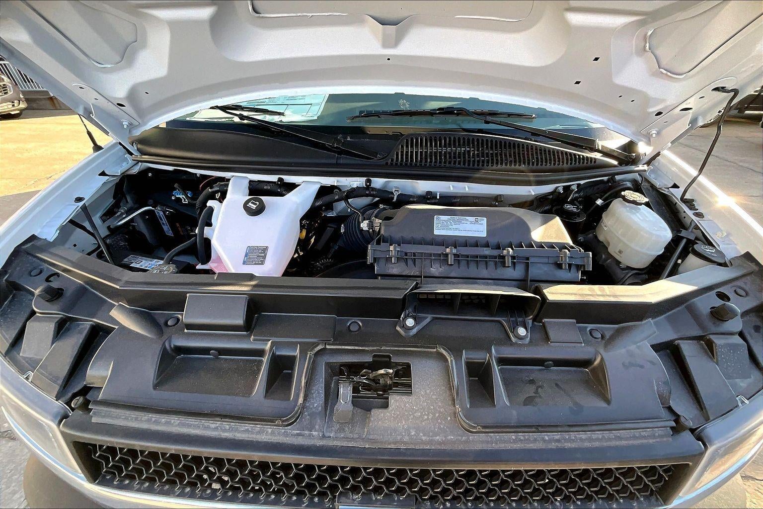 2025 Chevrolet Express Cutaway 3500 1WT