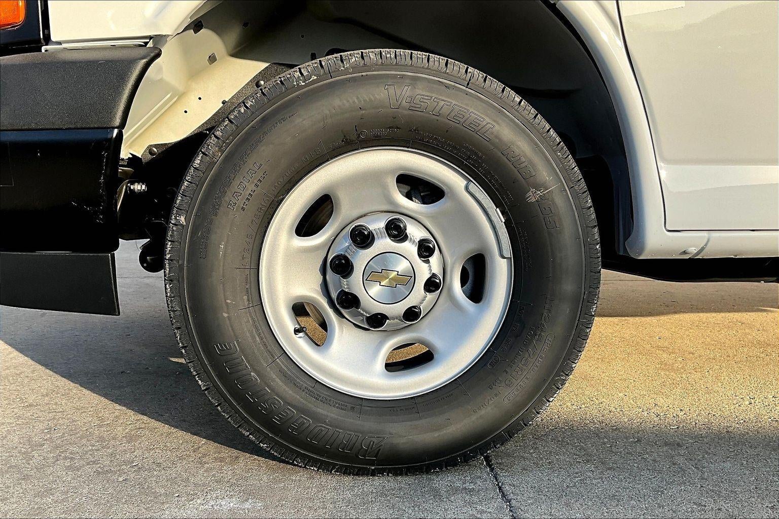 2025 Chevrolet Express Cargo WT