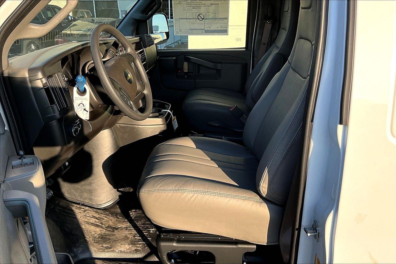 2025 Chevrolet Express Cargo WT