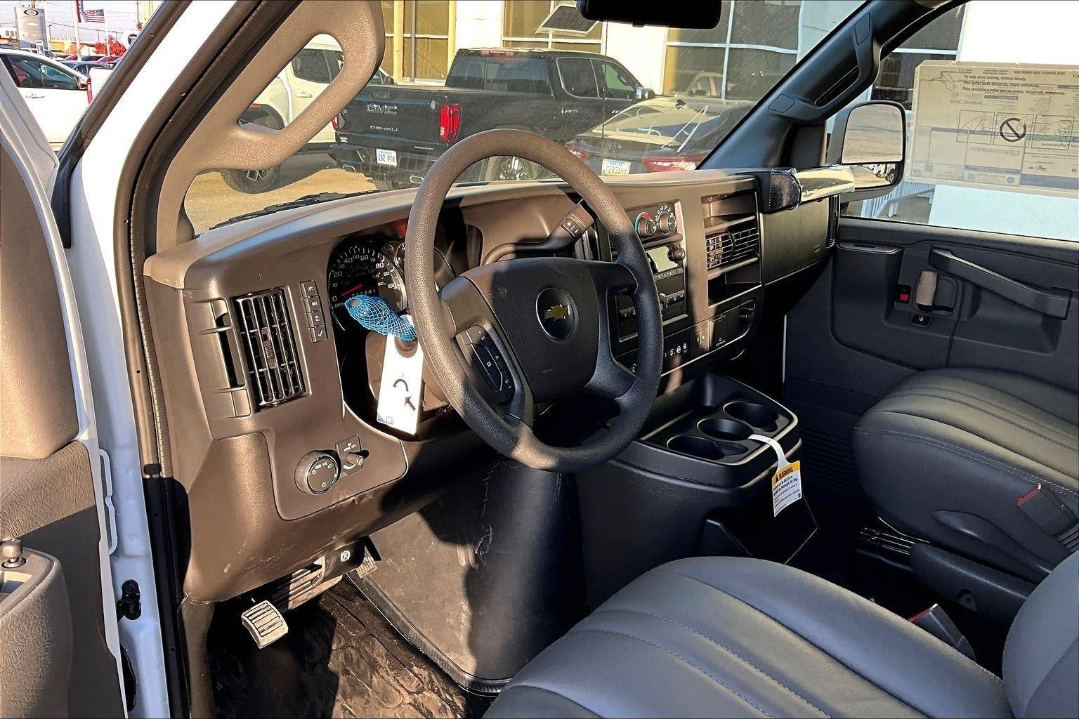 2025 Chevrolet Express Cargo WT