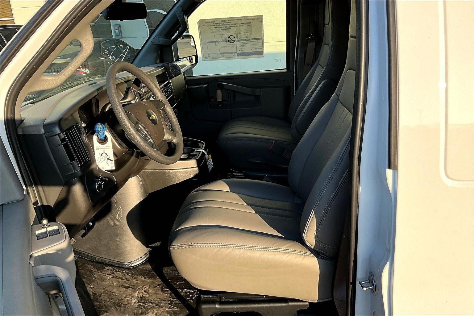 2025 Chevrolet Express Cargo WT