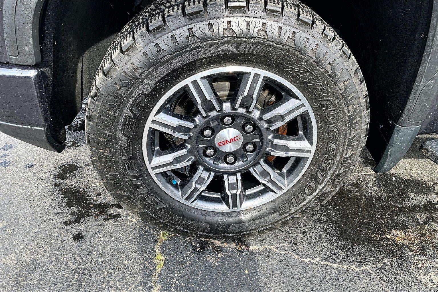 Used 2024 GMC Sierra 1500 AT4 with VIN 1GTUUEE87RZ140556 for sale in Kansas City