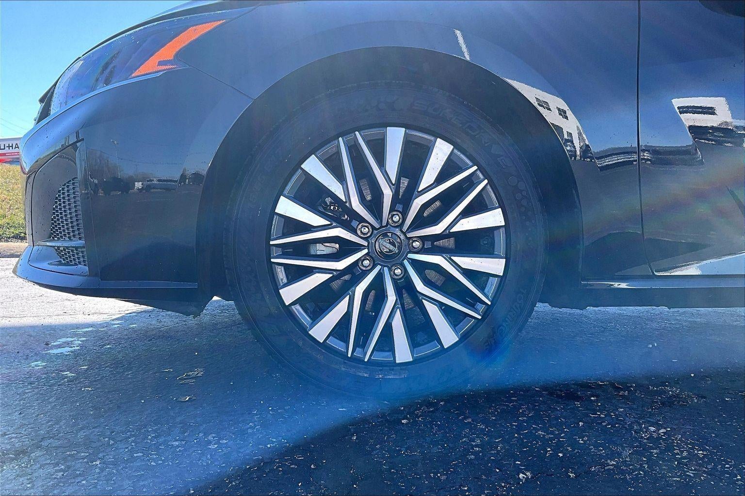 Used 2025 Nissan Altima SV with VIN 1N4BL4DV6SN369499 for sale in Kansas City