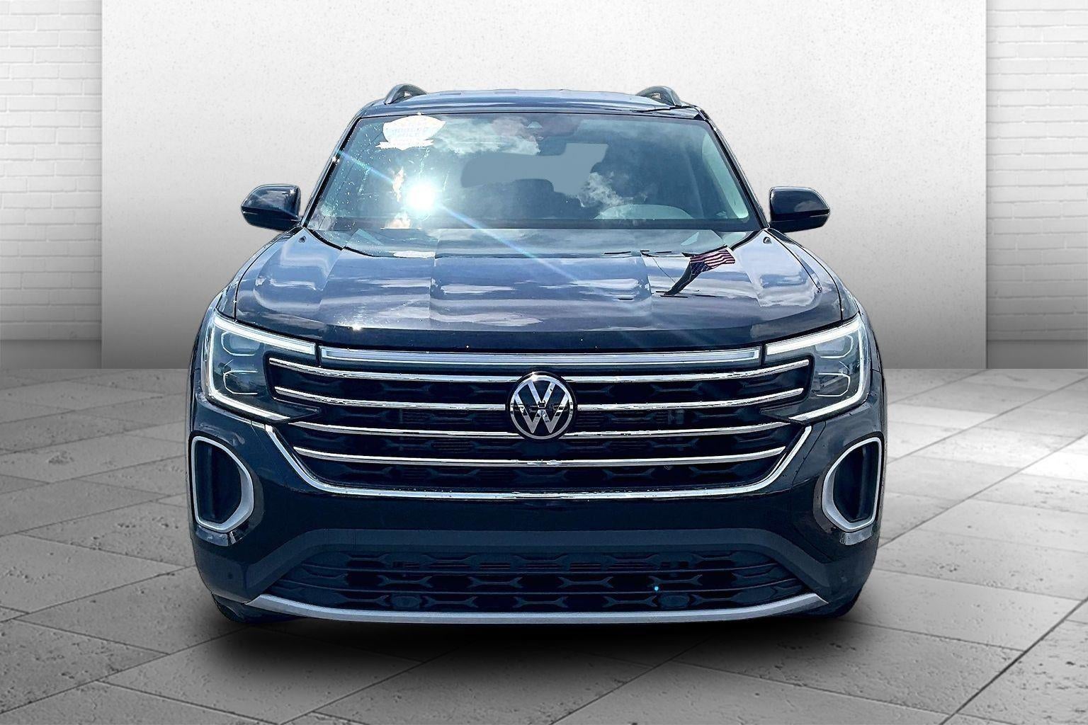 Used 2025 Volkswagen Atlas SE w/Tech with VIN 1V2HR2CA4SC538242 for sale in Kansas City