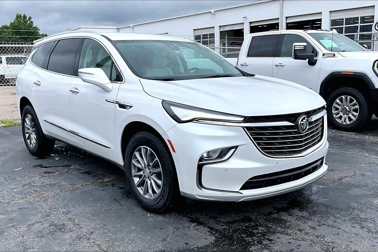 2022 Buick Enclave Essence AWD's photo