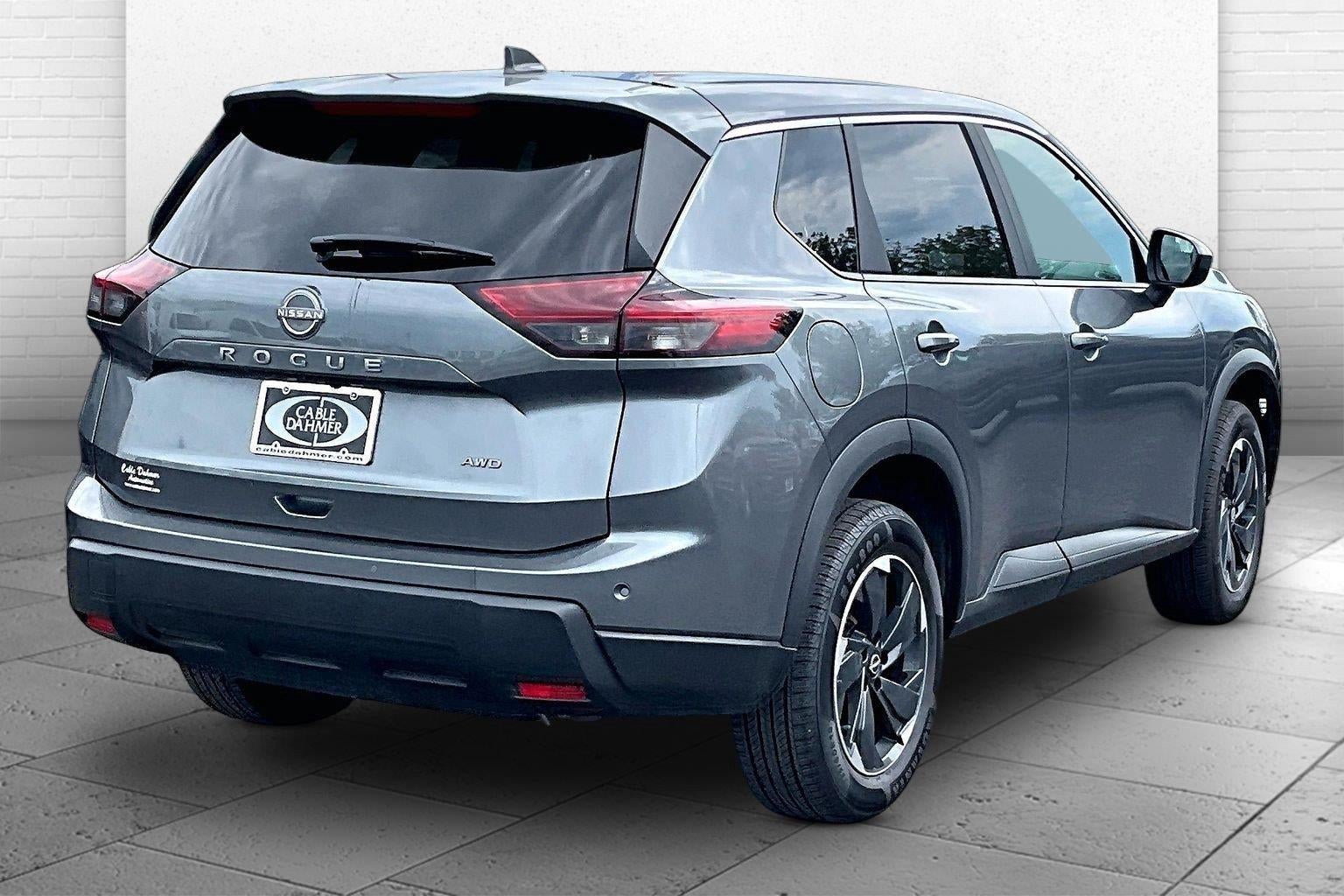 2025 Nissan Rogue SV - Photo 14