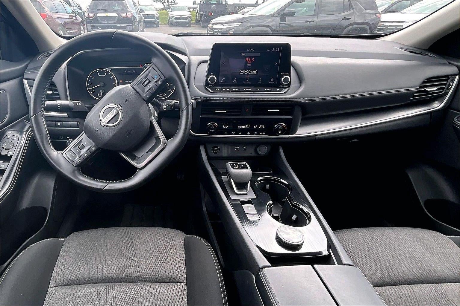 2025 Nissan Rogue SV - Photo 16