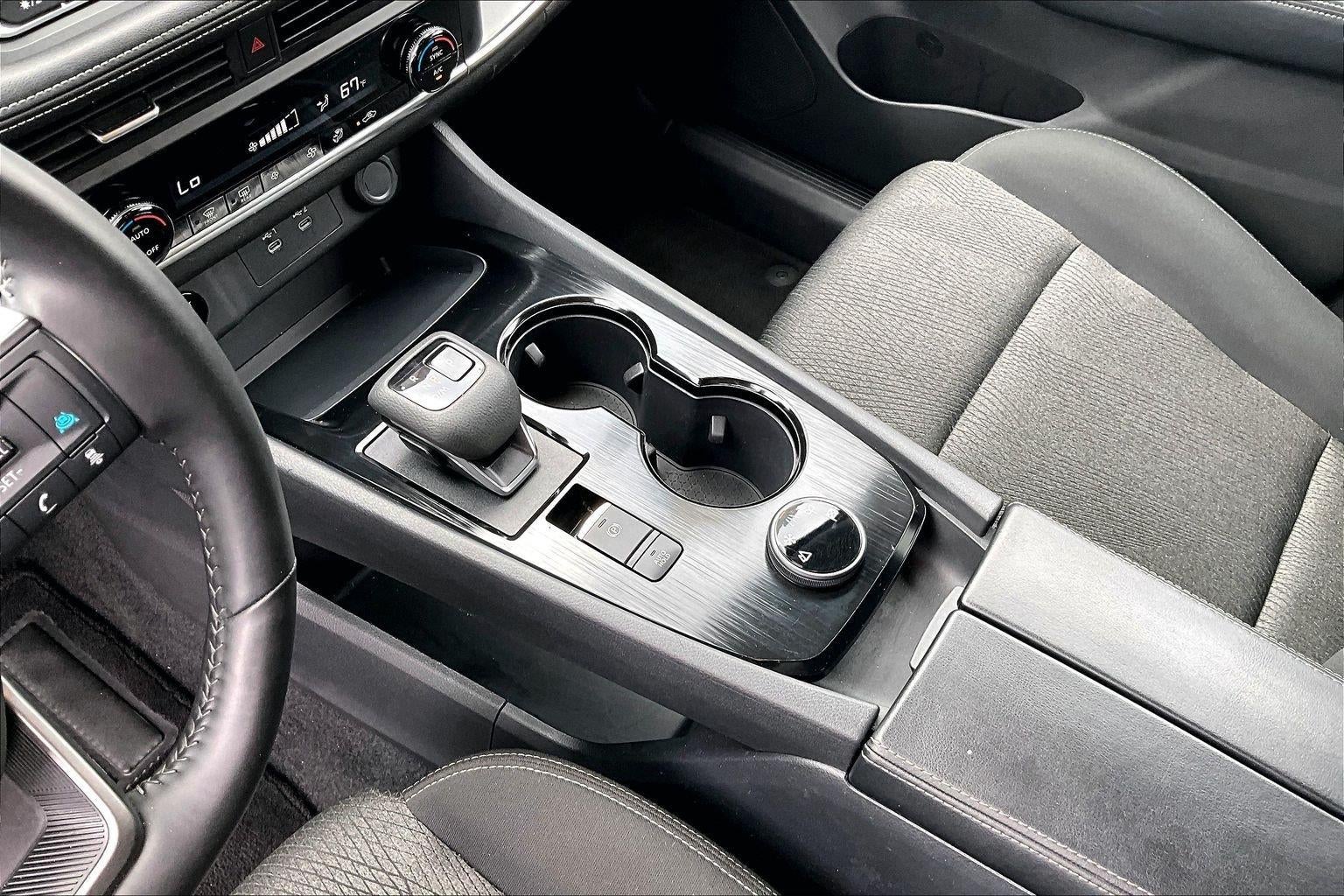 2025 Nissan Rogue SV - Photo 18