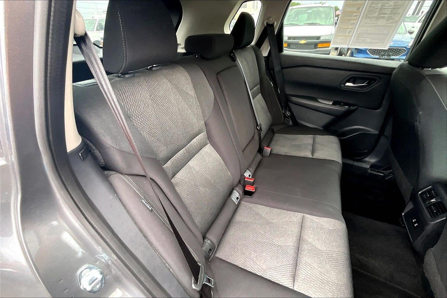 2025 Nissan Rogue SV - Photo 24
