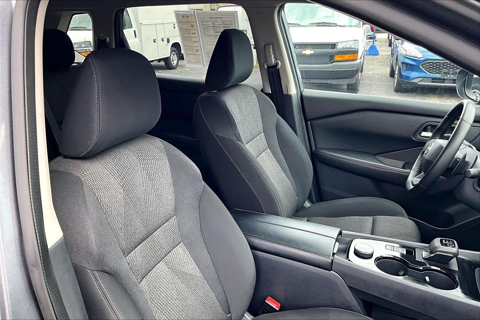 2025 Nissan Rogue SV - Photo 7