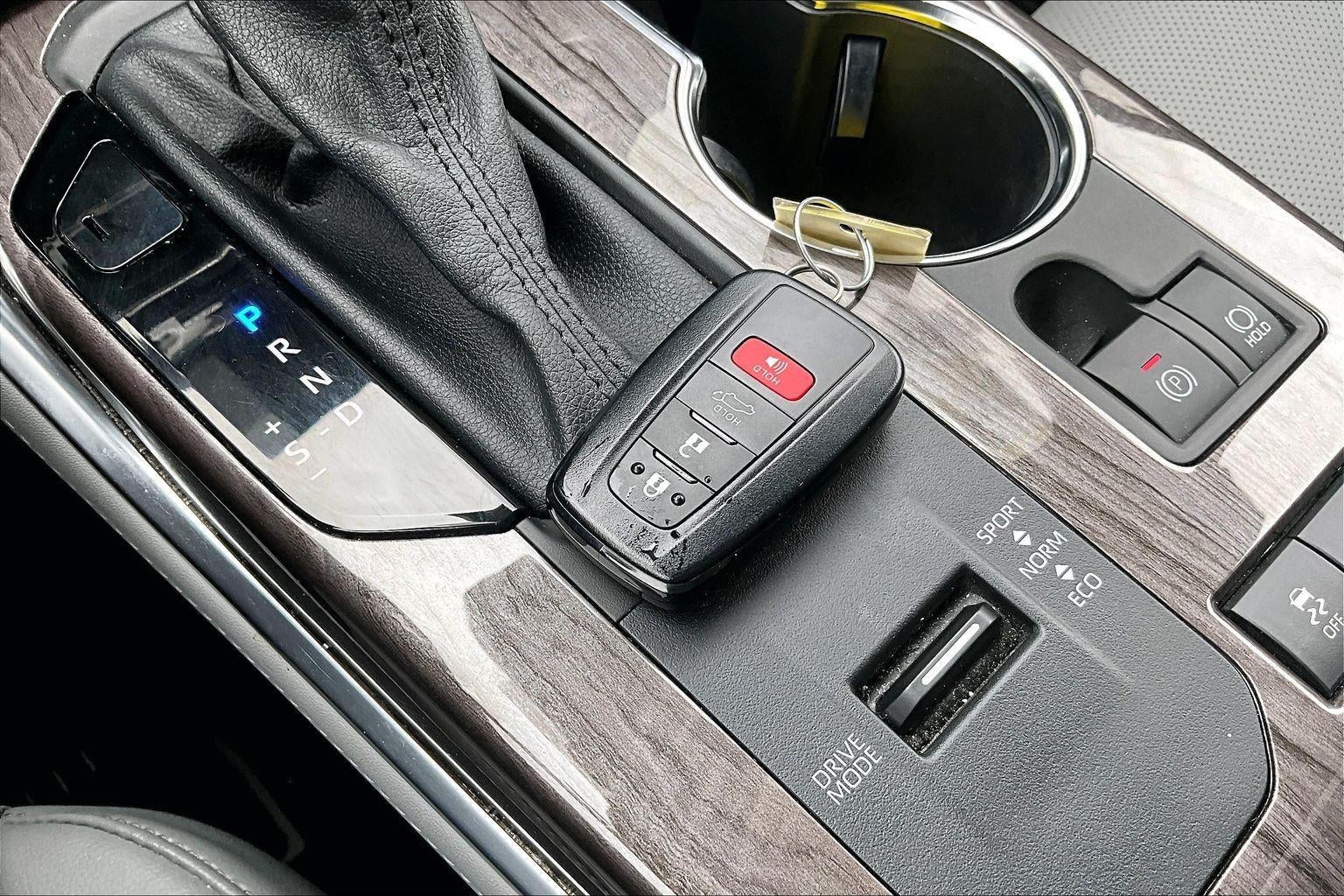 2021 Toyota Highlander Hybrid Platinum