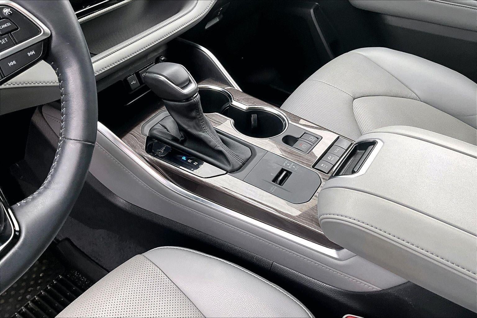 2021 Toyota Highlander Hybrid Platinum