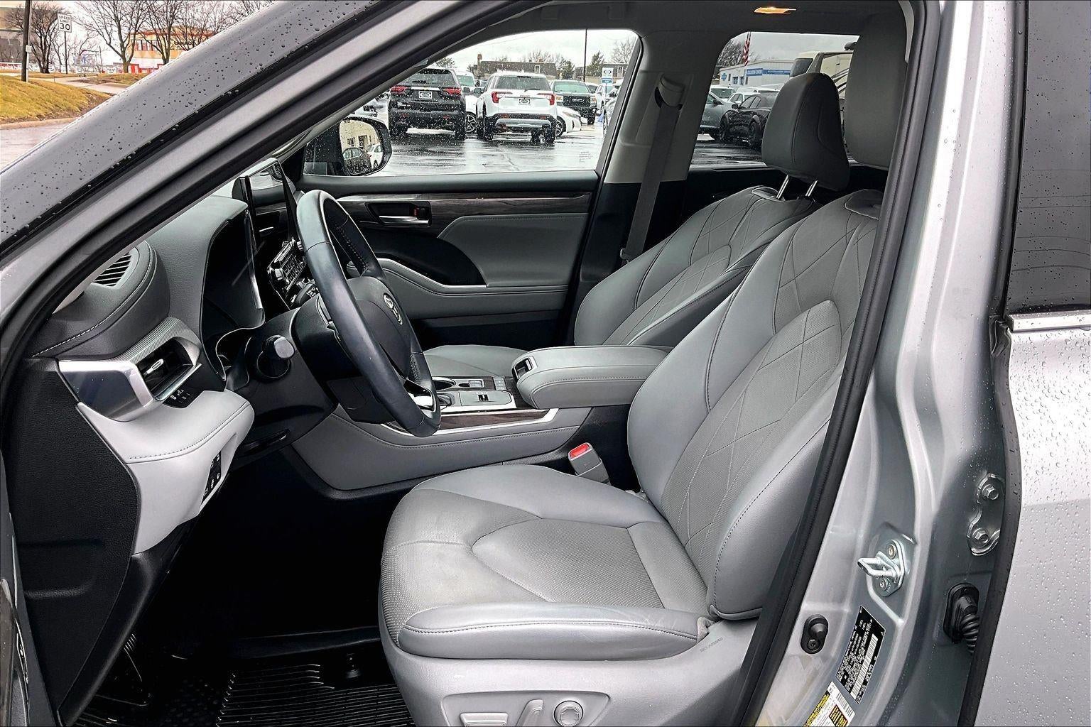 2021 Toyota Highlander Hybrid Platinum