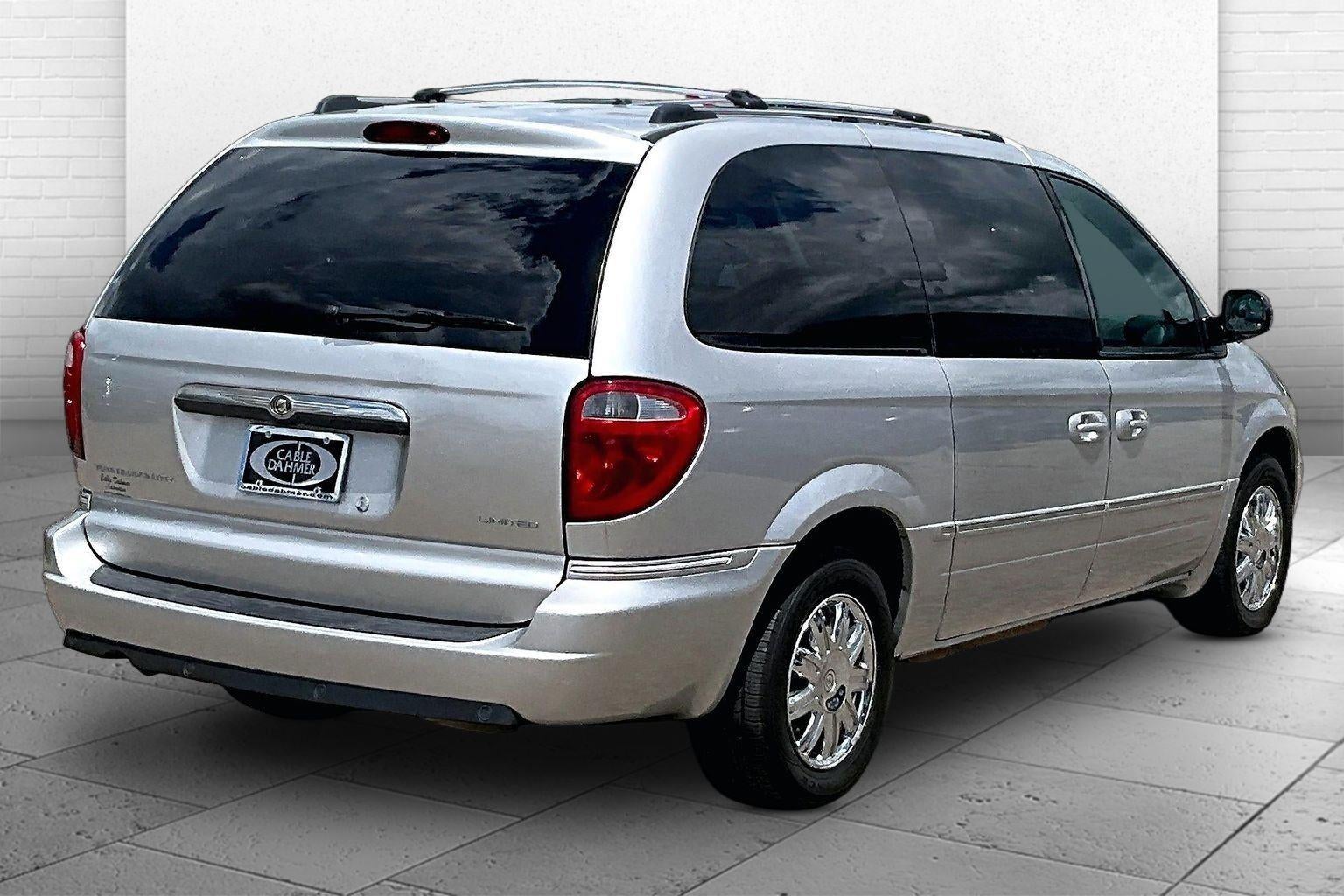 2005 Chrysler Town & Country Limited