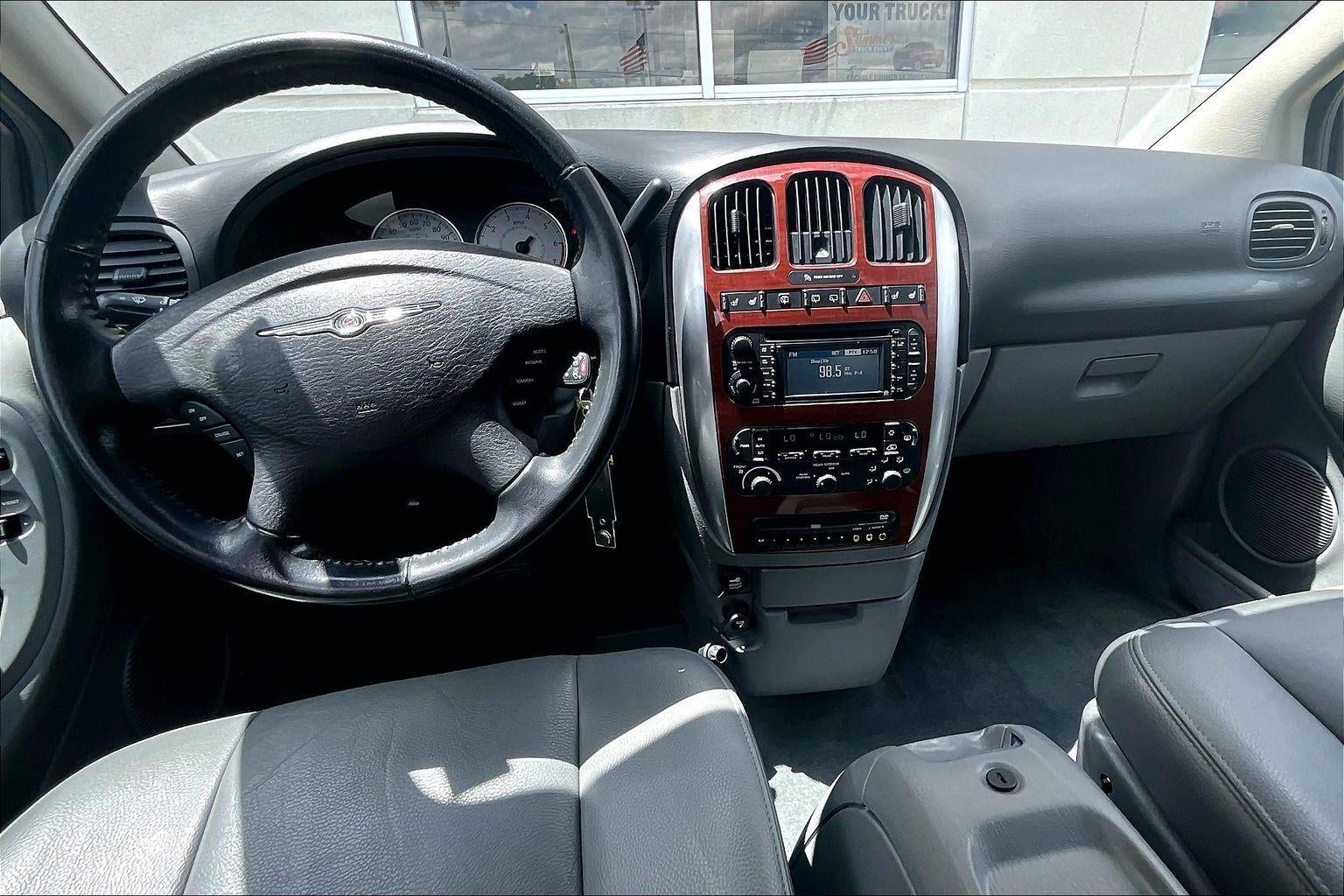 2005 Chrysler Town & Country Limited