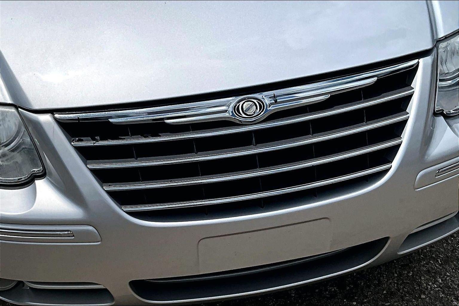 2005 Chrysler Town & Country Limited