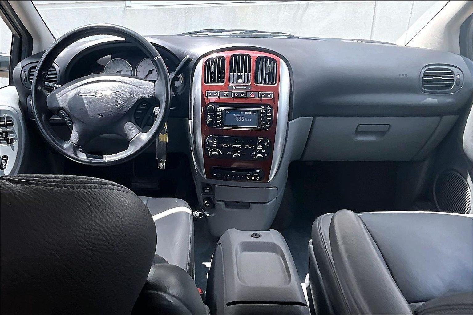 2005 Chrysler Town & Country Limited