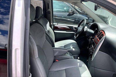 2005 Chrysler Town & Country Limited