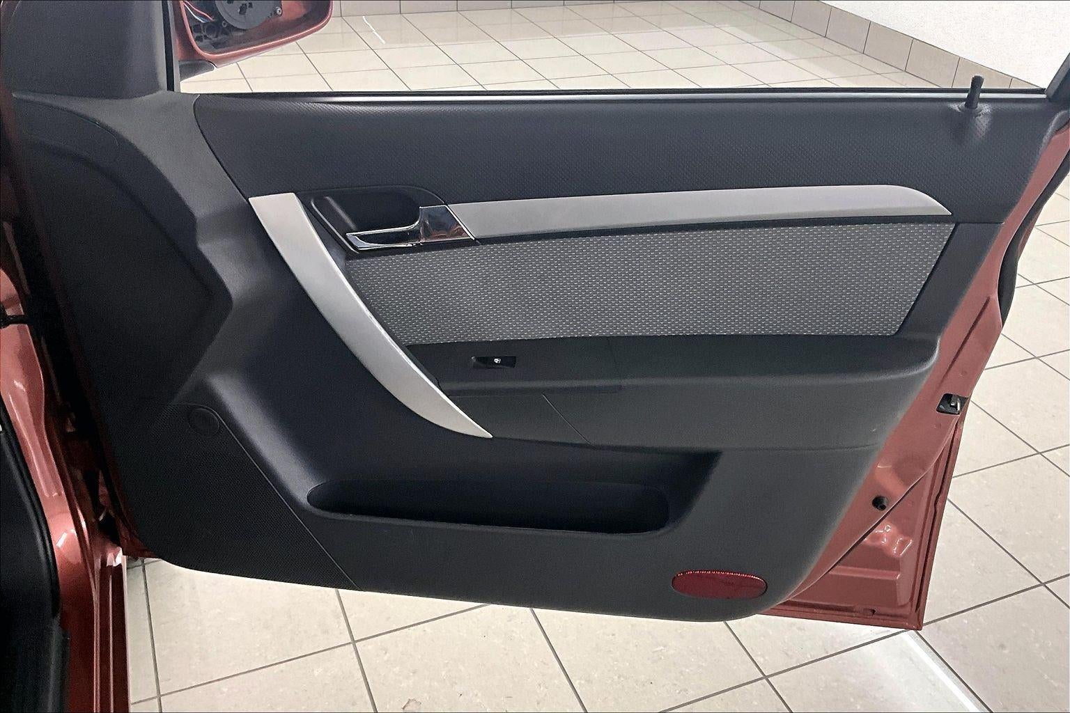 2011 Chevrolet Aveo LT w/1LT