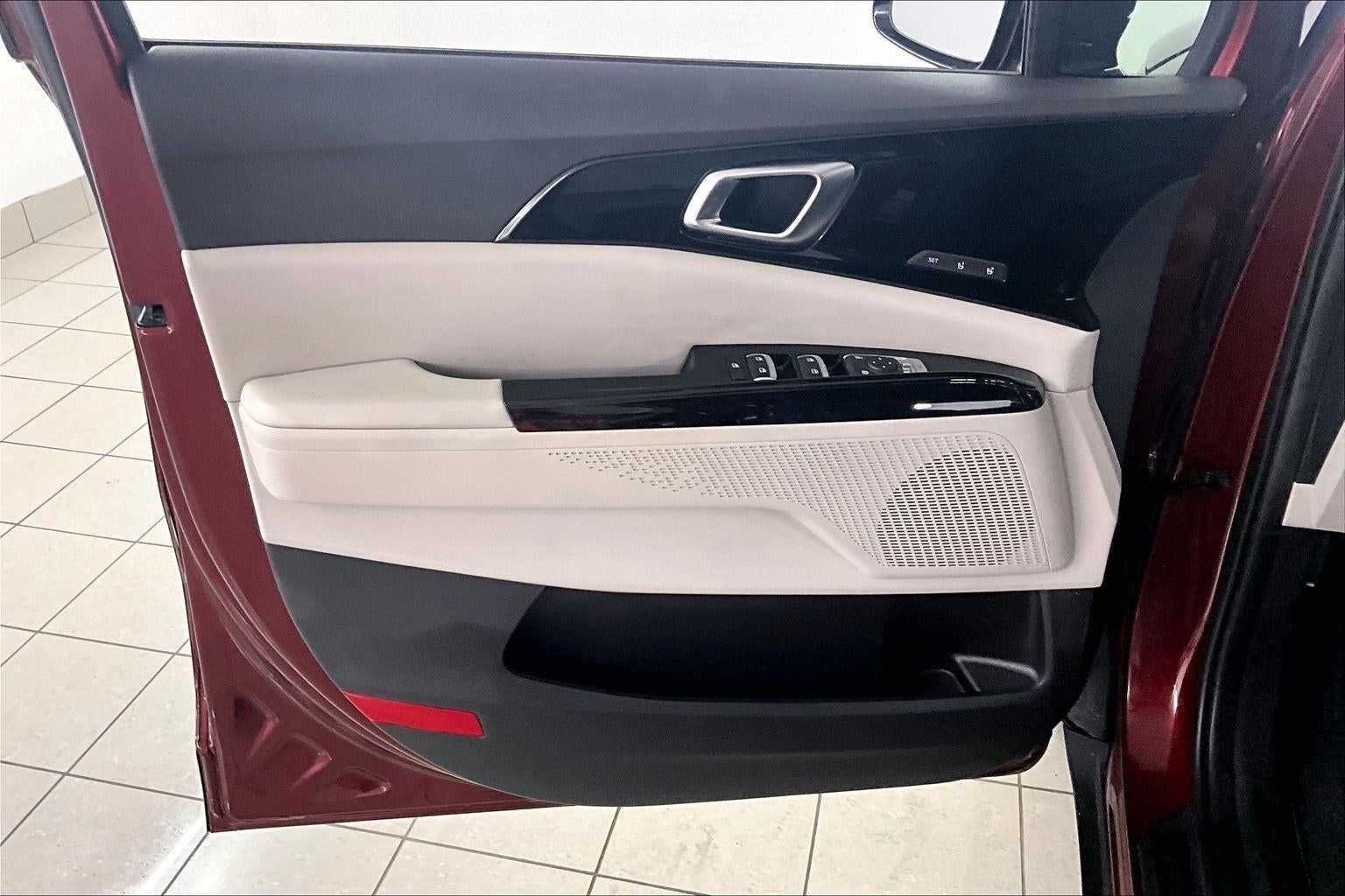 2023 Kia Carnival SX